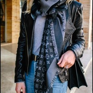 Louis Vuitton scarf